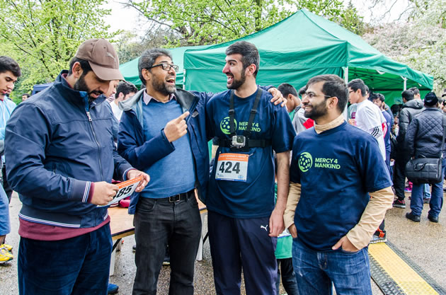 Volunteers from the Ahmadiyya Muslim Association
