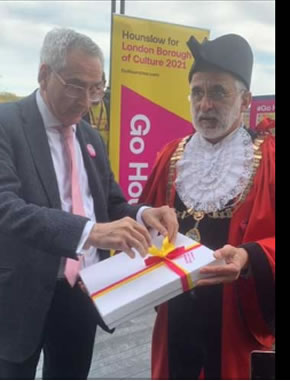 tony arbouR  and the mayor of hounslow